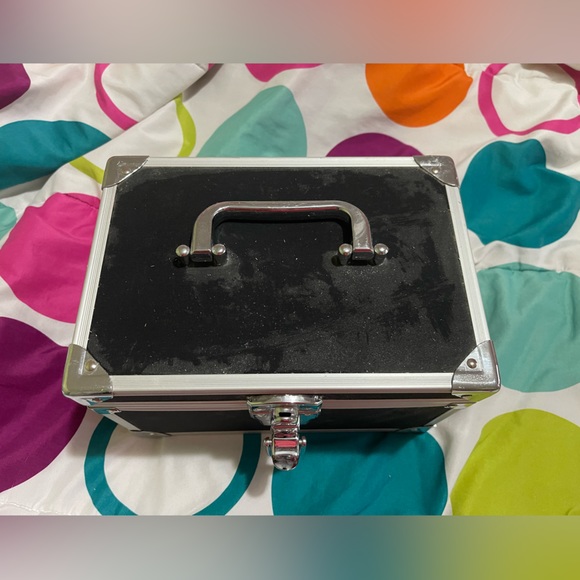 Vintage Makeup and Jewelry organizer - Picture 4 of 4